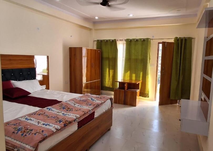 Parvatiya Homestay ムスーリー エクステリア 写真