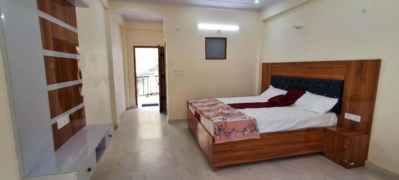 Parvatiya Homestay ムスーリー エクステリア 写真