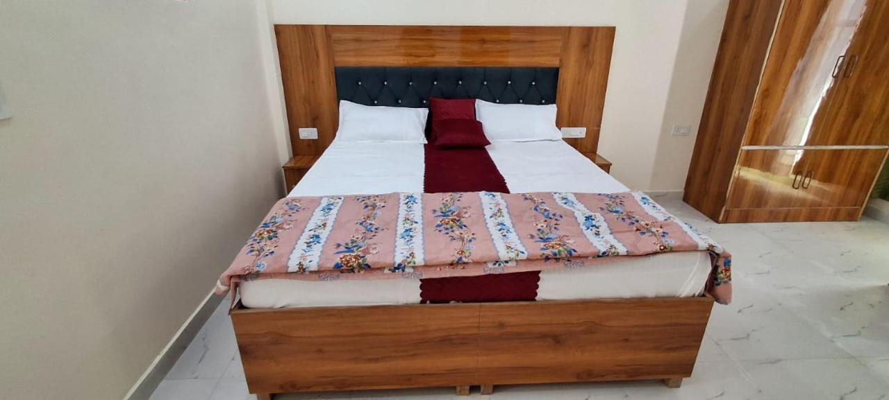 Parvatiya Homestay ムスーリー エクステリア 写真