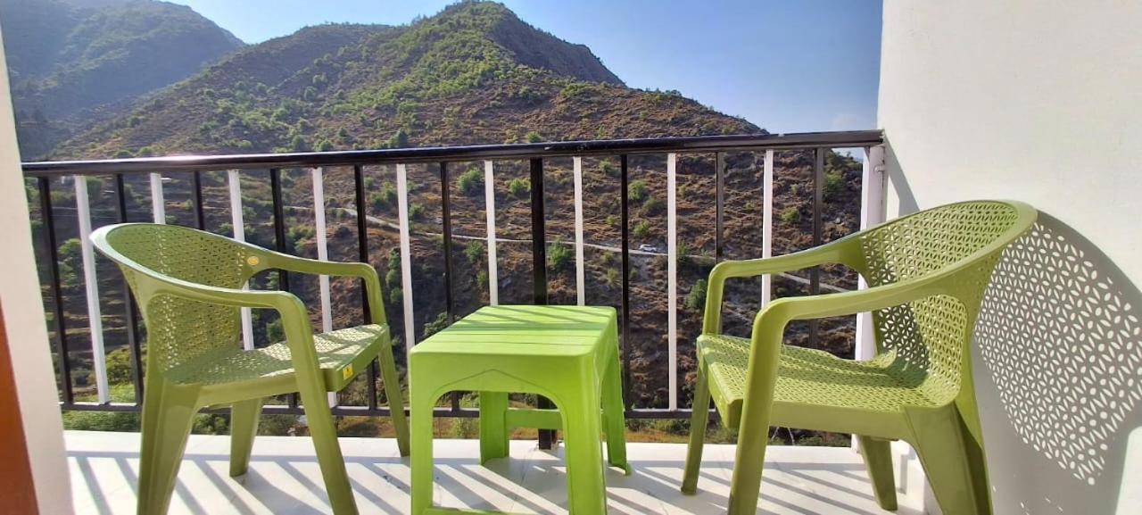 Parvatiya Homestay ムスーリー エクステリア 写真