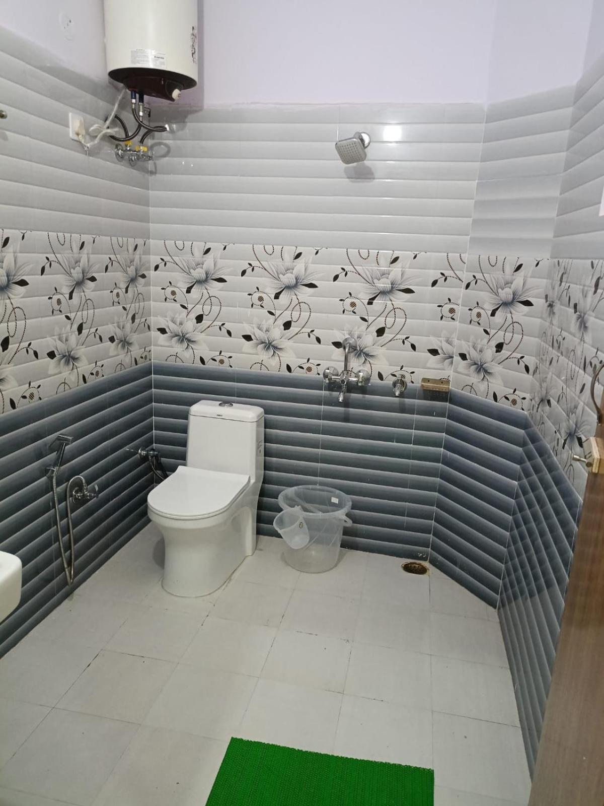 Parvatiya Homestay ムスーリー エクステリア 写真